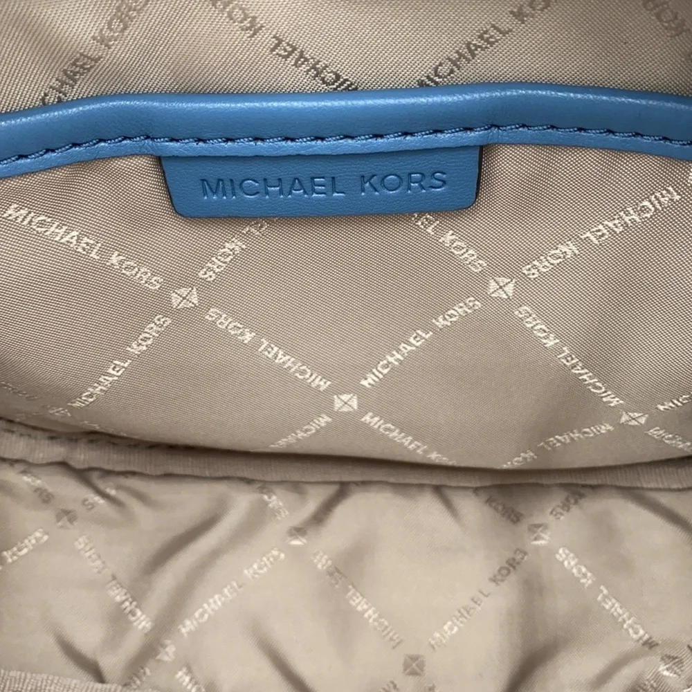 MICHAEL KORS ROSE SM OVAL CAMERA XBODY SKY BLUE - Picture 13 of 16